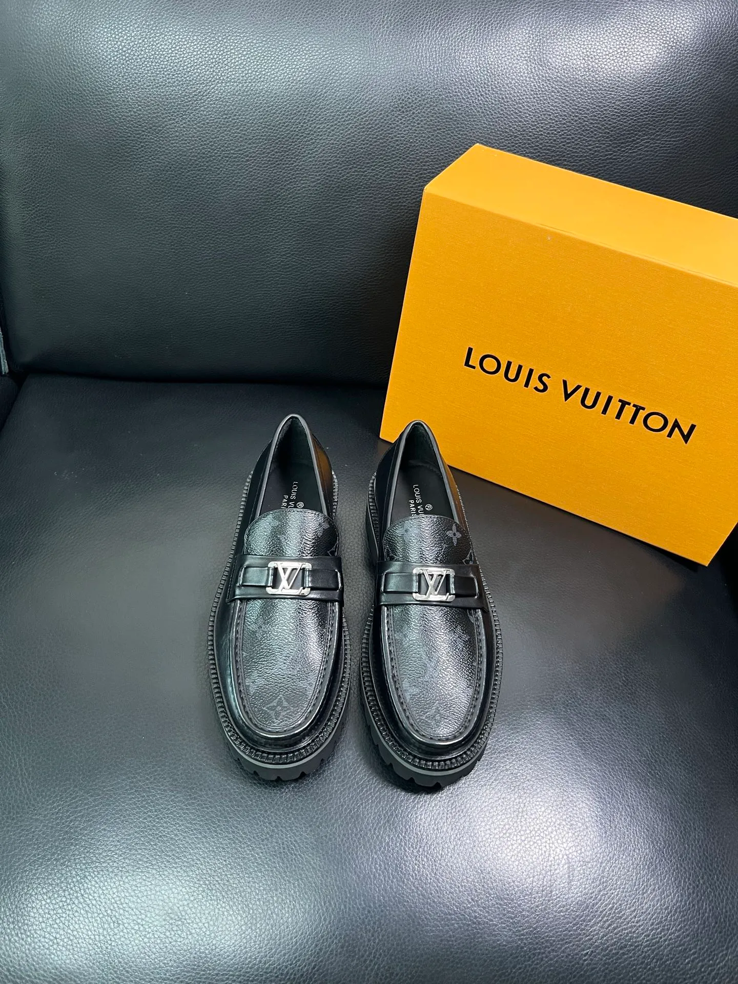 Men's shoes 💰780 Lv top purchasing Louis Vuitton leather shoes counter synchronization, uppers imported from Italy, imported water-dyed cowhide lining, soles: original soles specially provided by the original factory, original factory follow-up goods, high quality, welcome to compare, code number 38-44 (customized 45) 85842